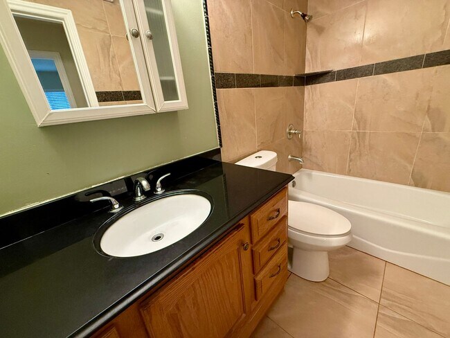 Building Photo - 9 Rooms  6 Bedroom 4 baths Granite Kitchen Executive Home For $5990