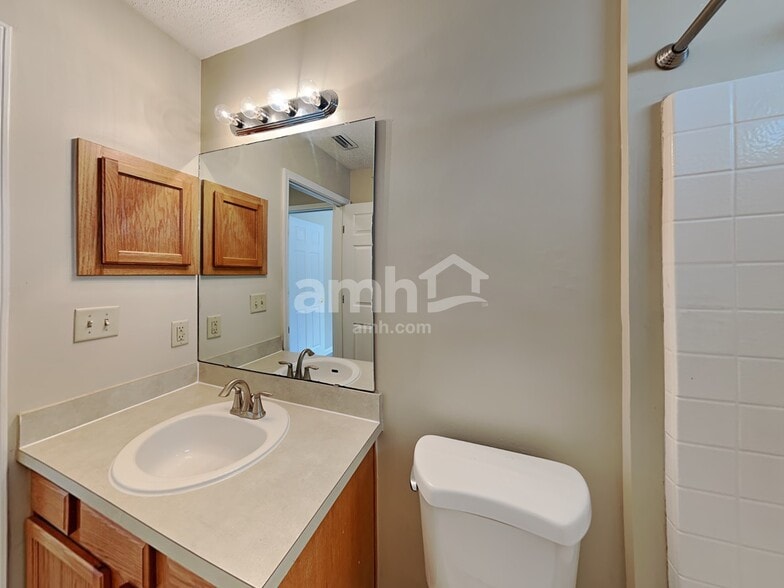 Building Photo - 685 Mackenzie Cir