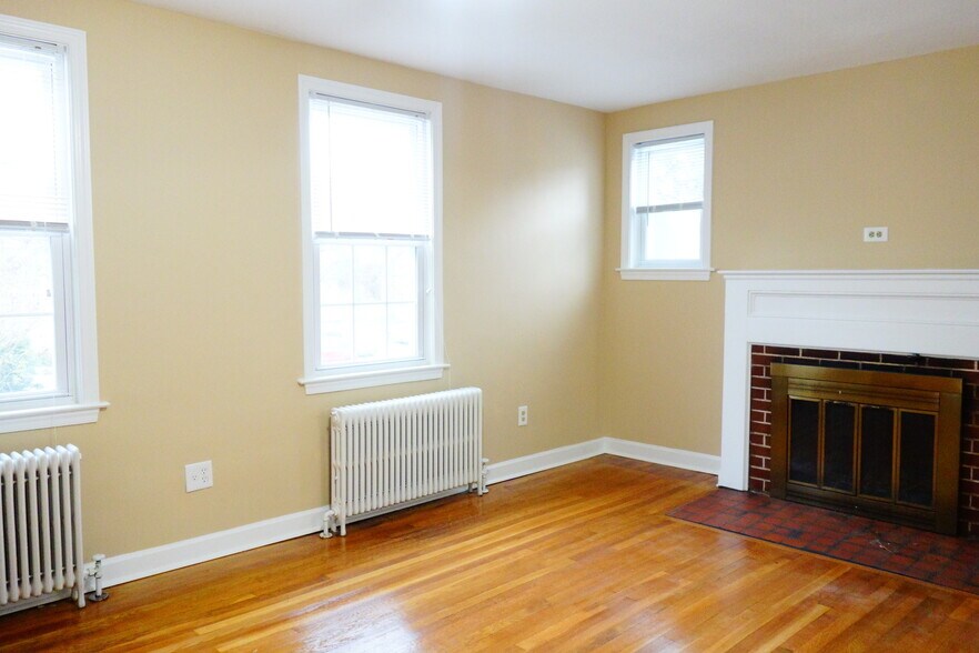 Building Photo - 807 Kennebec Ave