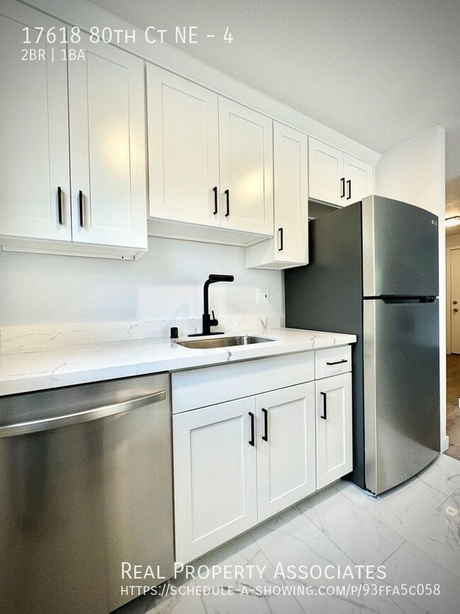 Building Photo - Gorgeous 2 Bed, 1 Bath Apartment – Fully R...