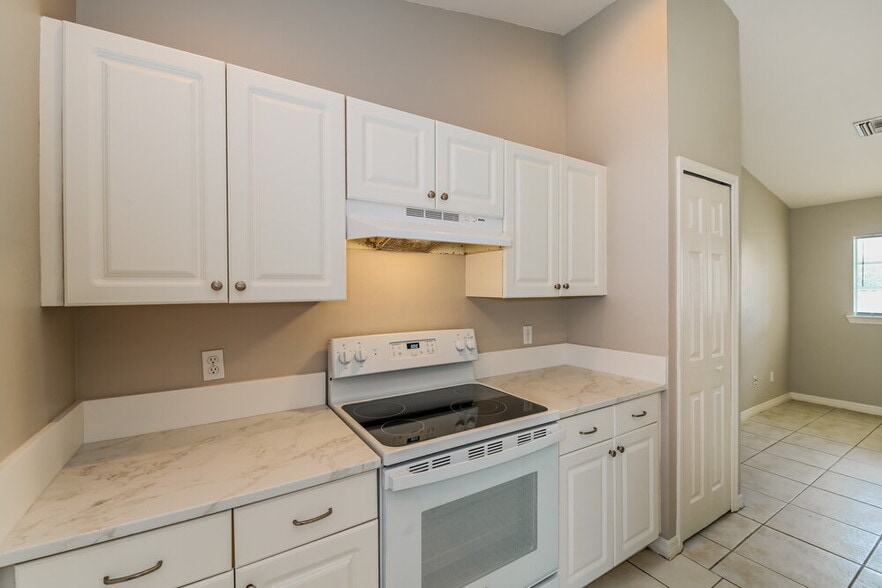 Building Photo - 5141 Leonard Blvd S