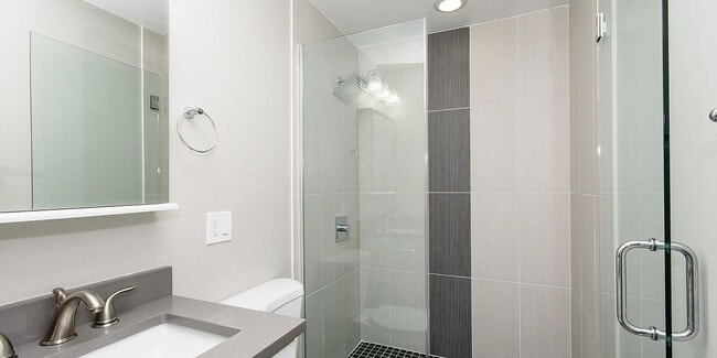 Building Photo - Beautiful, Updated 2bd/1bth heart of Ukrainian Village, Avail 7/1!