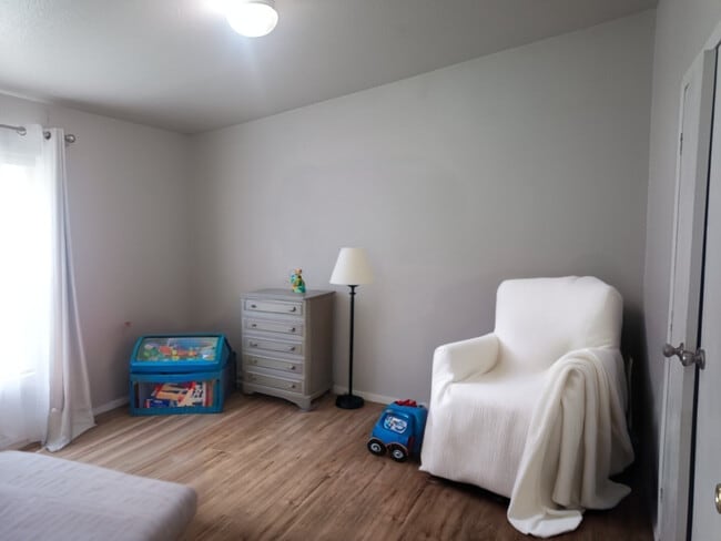 Building Photo - 381 4th N St