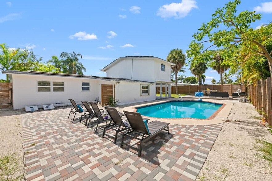 Building Photo - 871 NW 23rd Terrace