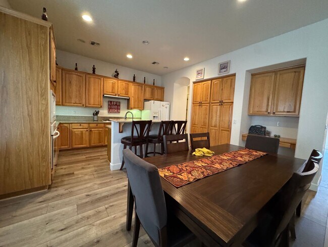 Building Photo - 4 BR Laughlin Ranch Golf Estate Utilities included, Fully furnished on Bullhead Parkway