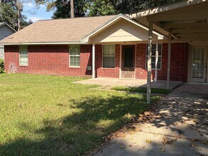 Building Photo - 125 N Forest Dr