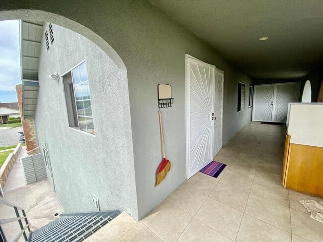 Building Photo - Cozy Unit in Westminster for Lease