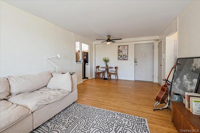 Building Photo - 25 Lake St