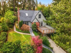 Building Photo - Gorgeous College Hill 4 BD, 3BA in desirab...