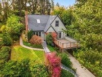 Building Photo - Gorgeous College Hill 4 BD, 3BA in desirab...