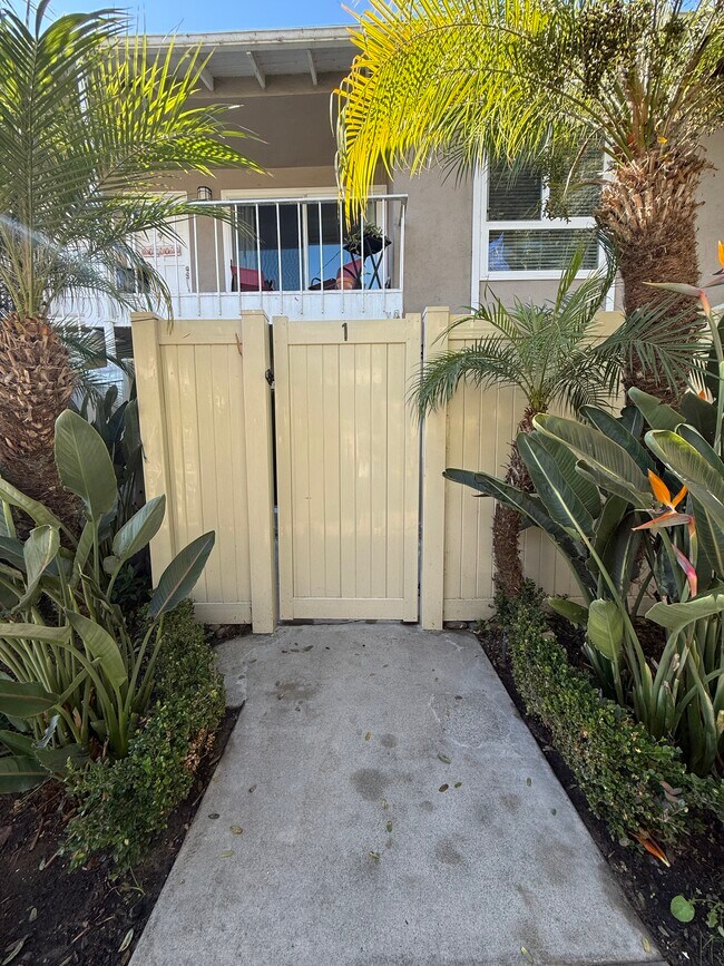 Building Photo - 1214 Rutland Rd