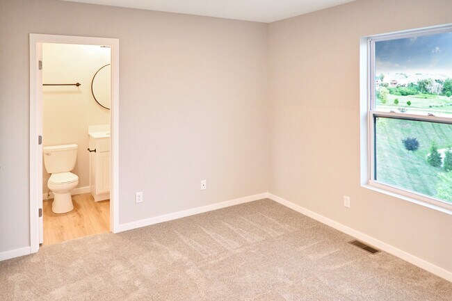 Primary Bedroom - 3443 Glenbrook Cir S