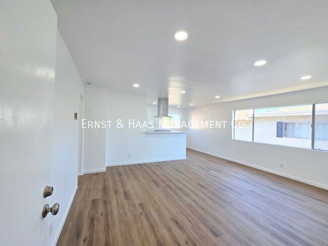 Building Photo - 4300 E 5th St