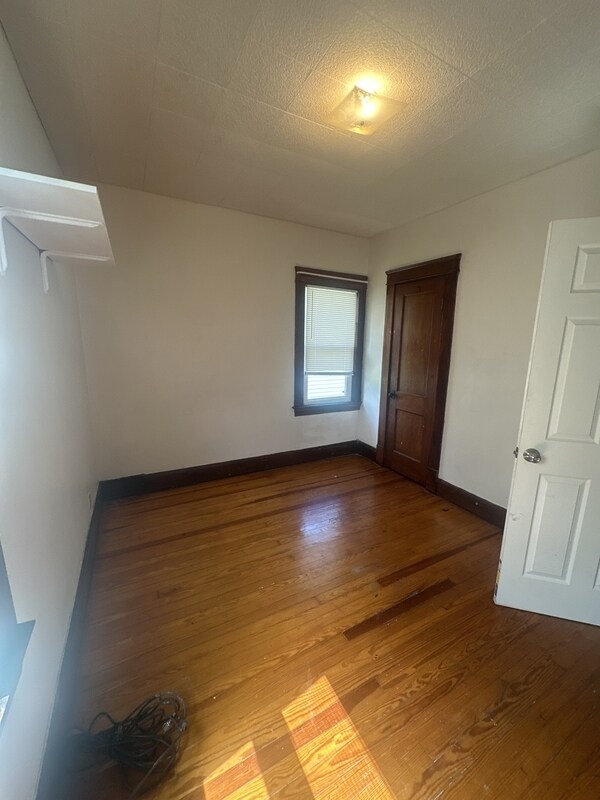 Building Photo - 9611 Larnder Ave