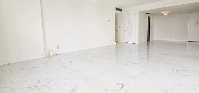 Building Photo - 2600 N Flagler Dr