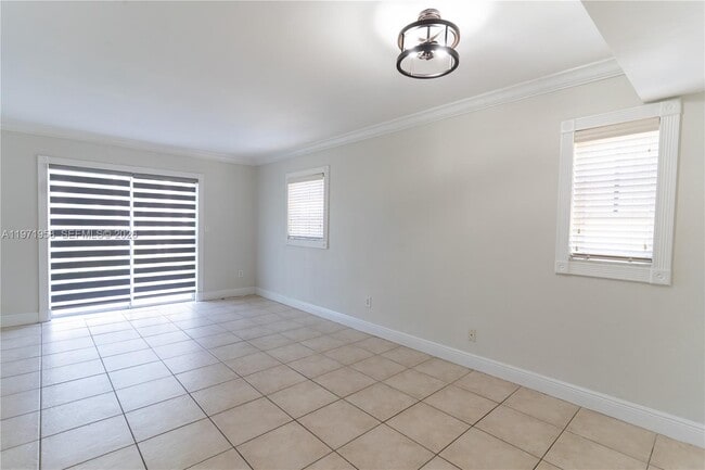 Building Photo - 8650 SW 109th Ave