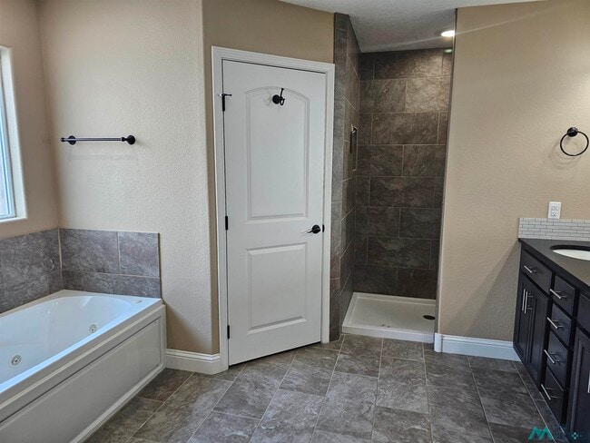 Building Photo - 2107 Mockingbird Ln