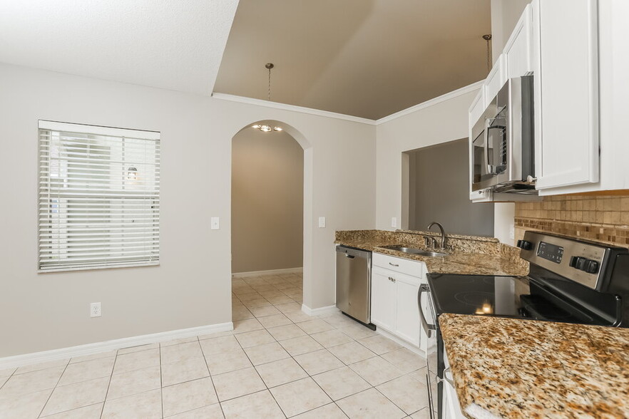 Building Photo - 7920 Oakstone Ct