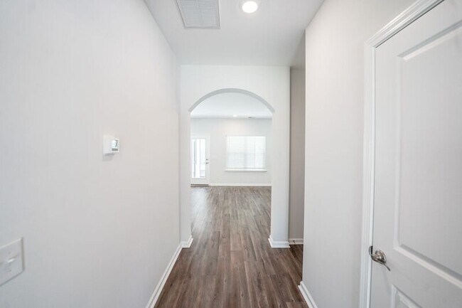Building Photo - 3556 Castleoak Dr