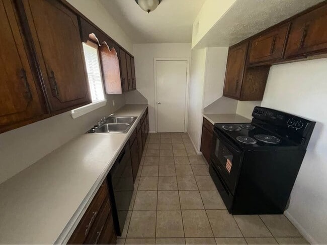 Building Photo - 371 W Elm Mott Dr