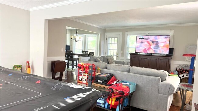 Building Photo - 4603 Villa Chase Dr NE