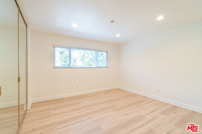 Building Photo - 4220 Towhee Dr