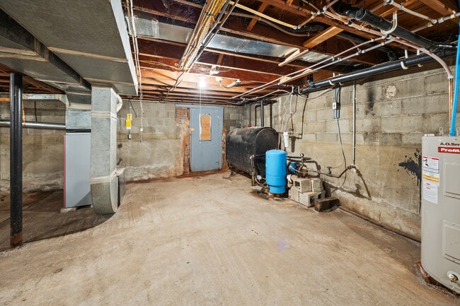Building Photo - 27 Lathrop Dr