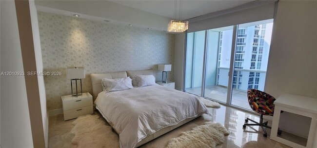 Building Photo - 15811 Collins Ave