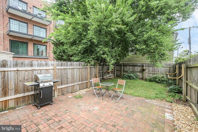 Building Photo - 316 Frederick St