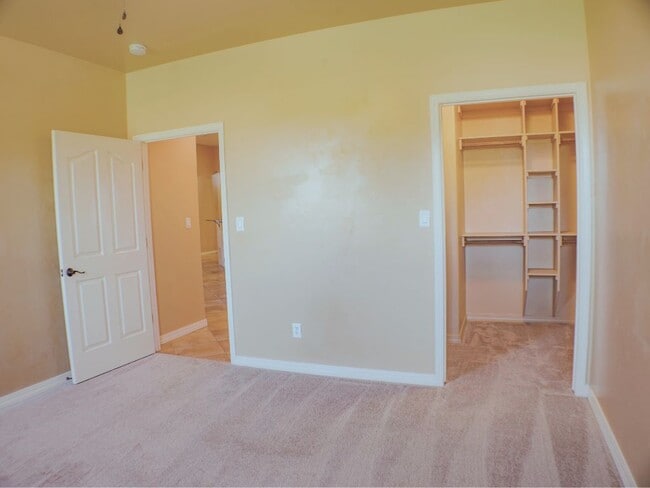 Building Photo - 303 Belden Ct
