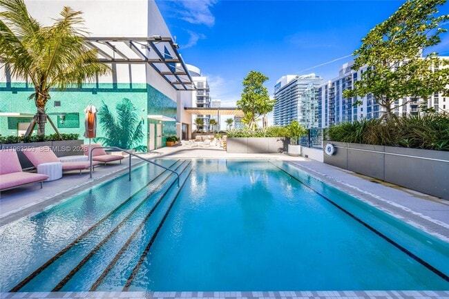 Building Photo - 11 NE 6th St