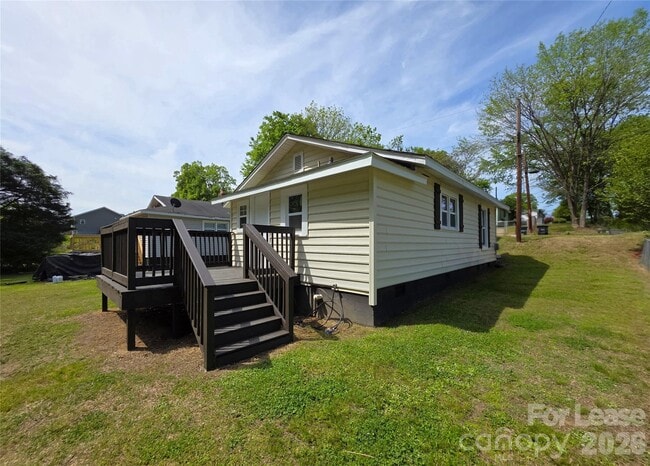 Building Photo - 337 Fox St SW