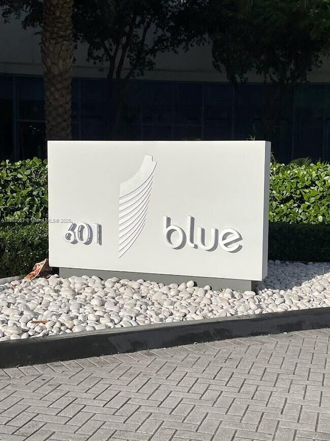 Building Photo - 601 NE 36th St