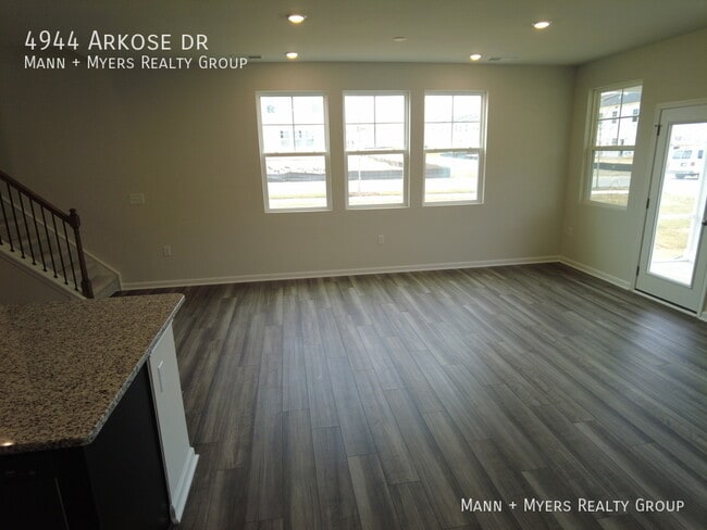 Building Photo - 4944 Arkose Dr