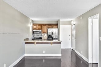 Building Photo - 2701 Riverside Dr