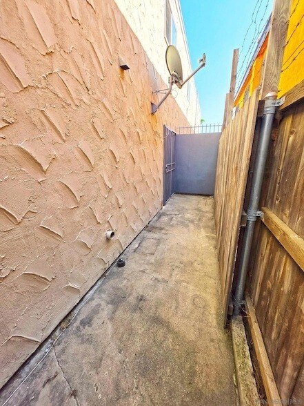 Building Photo - 4056 Van Dyke Ave