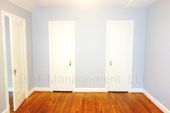 Building Photo - 8409 Greenwood Ave