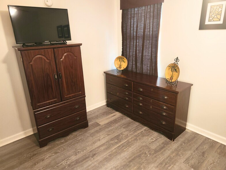 Building Photo - 17462 Front Beach Rd