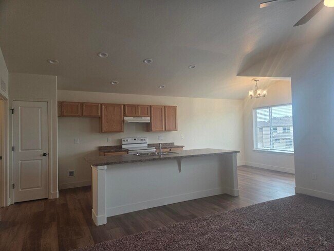 Building Photo - 612 87th Ave