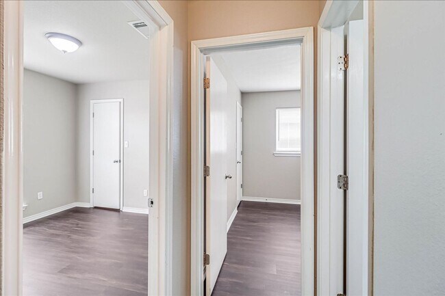 Building Photo - 2317 Tropical Wind Dr