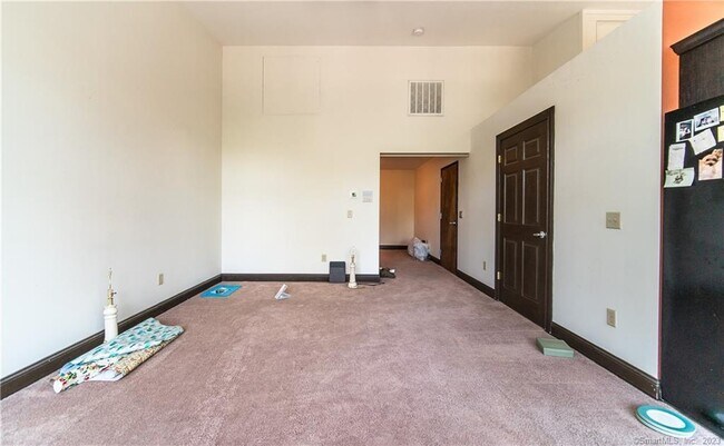 Building Photo - 10 Summit St