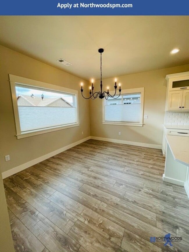 Building Photo - Newer Gorgeous Home in Desirable Neighborhood