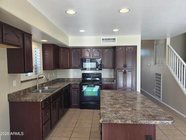 Building Photo - 1605 E Melanie St