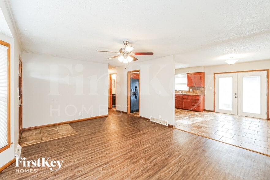 Building Photo - 8207 E 85 St