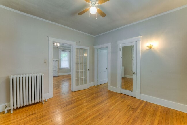 Building Photo - Charming 5BR/2.5BA Brick Bungalow in Vollintine-Evergreen