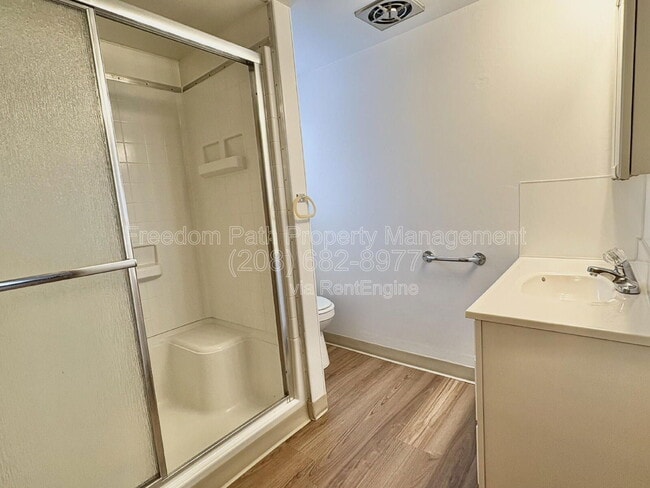 Building Photo - 104 Main St