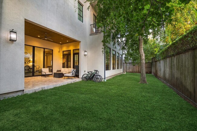 Building Photo - 5353 Lampasas St