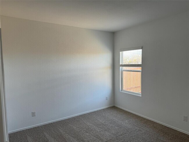Building Photo - 408 Whoopers Loop