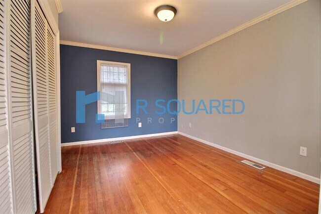 Building Photo - 4201 SW Thistle St