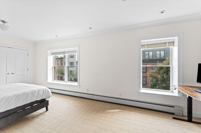 Building Photo - 326 Park Ave